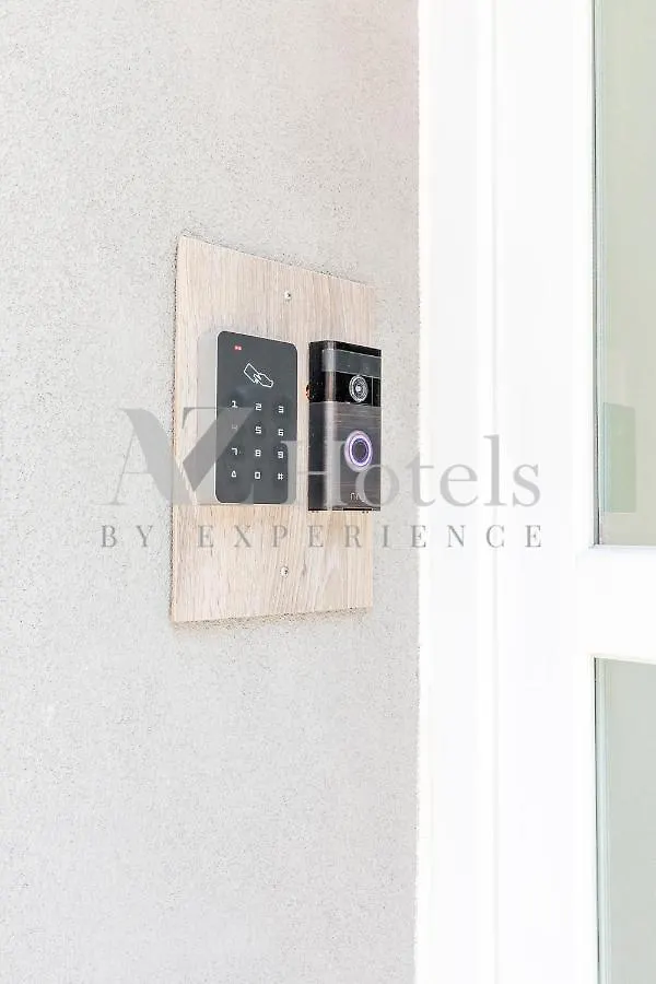 Ayz Villegas - Auto Check-In Property Madrid Hotel